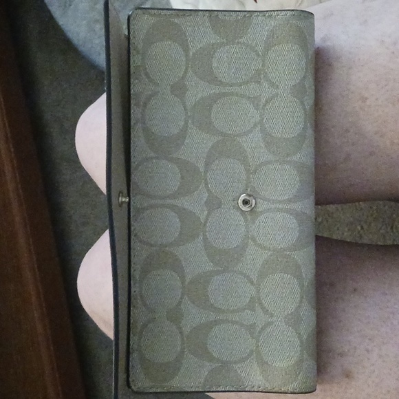 Coach tote and wallet immaculate set !! 💕 - Picture 4 of 8